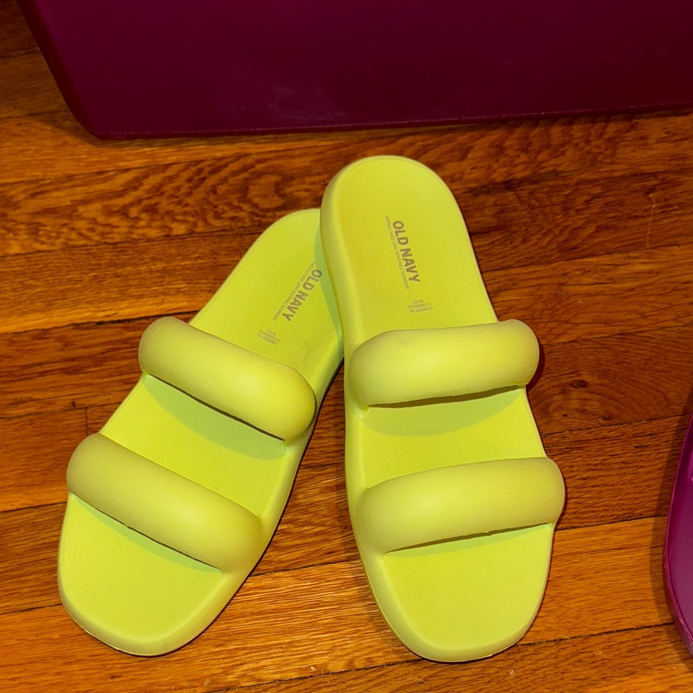 Old Navy Light Green Puff Slide Sandals